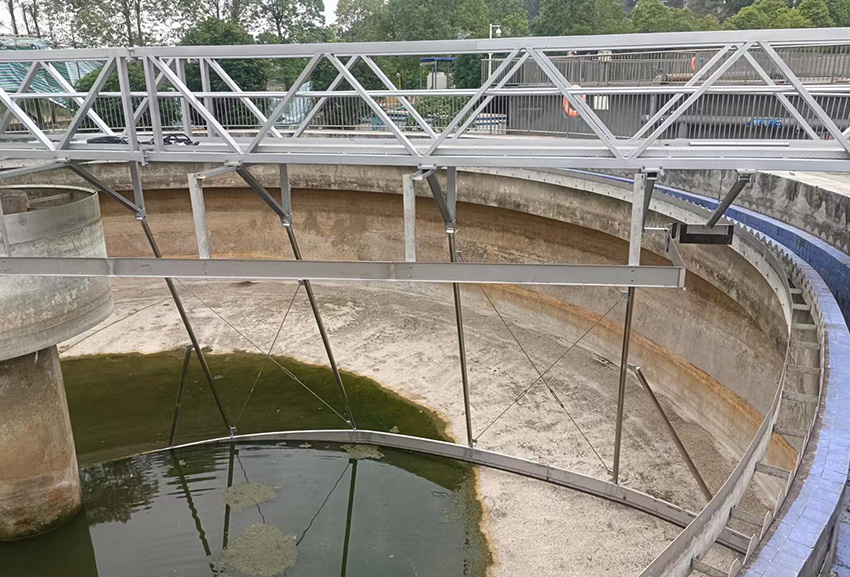 周邊傳動(dòng)刮泥機(jī)